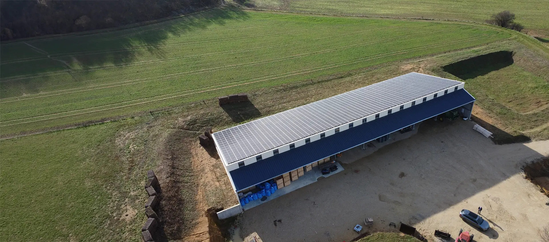 entrepots de stockage galvanises avec panneaux solaires uniservice